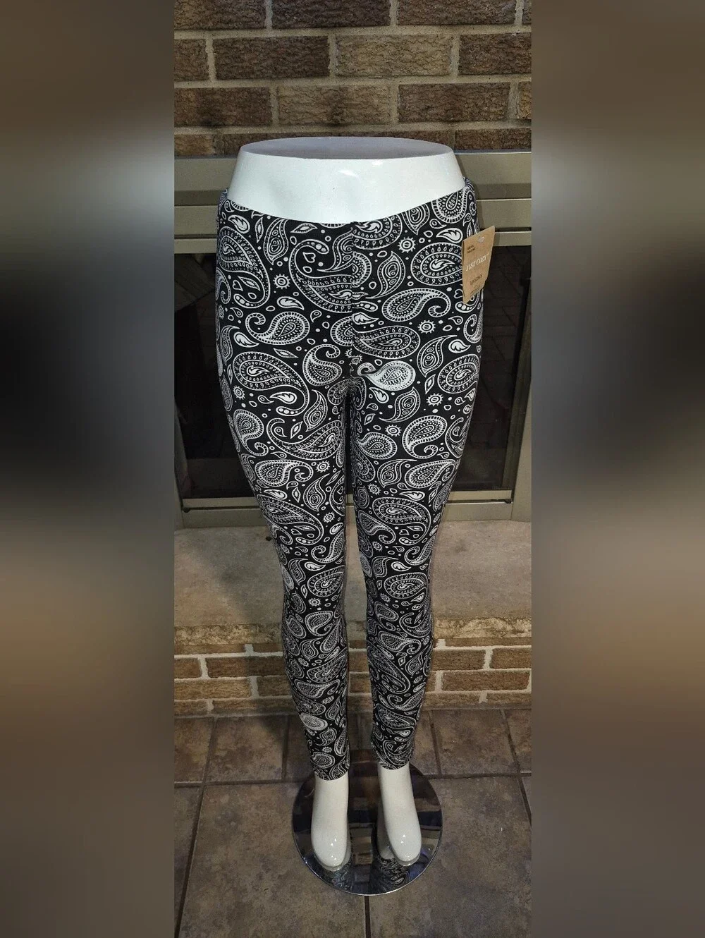 Just Cozy Fleece Leggings Women’s Black & White Paisley M/L